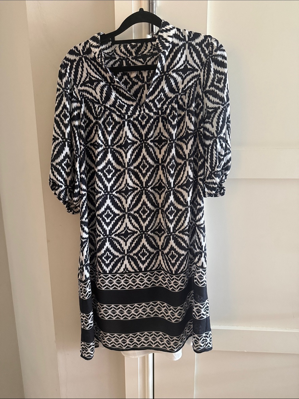 Banana Republic Black & White Geometric V-Neck Tunic Dress